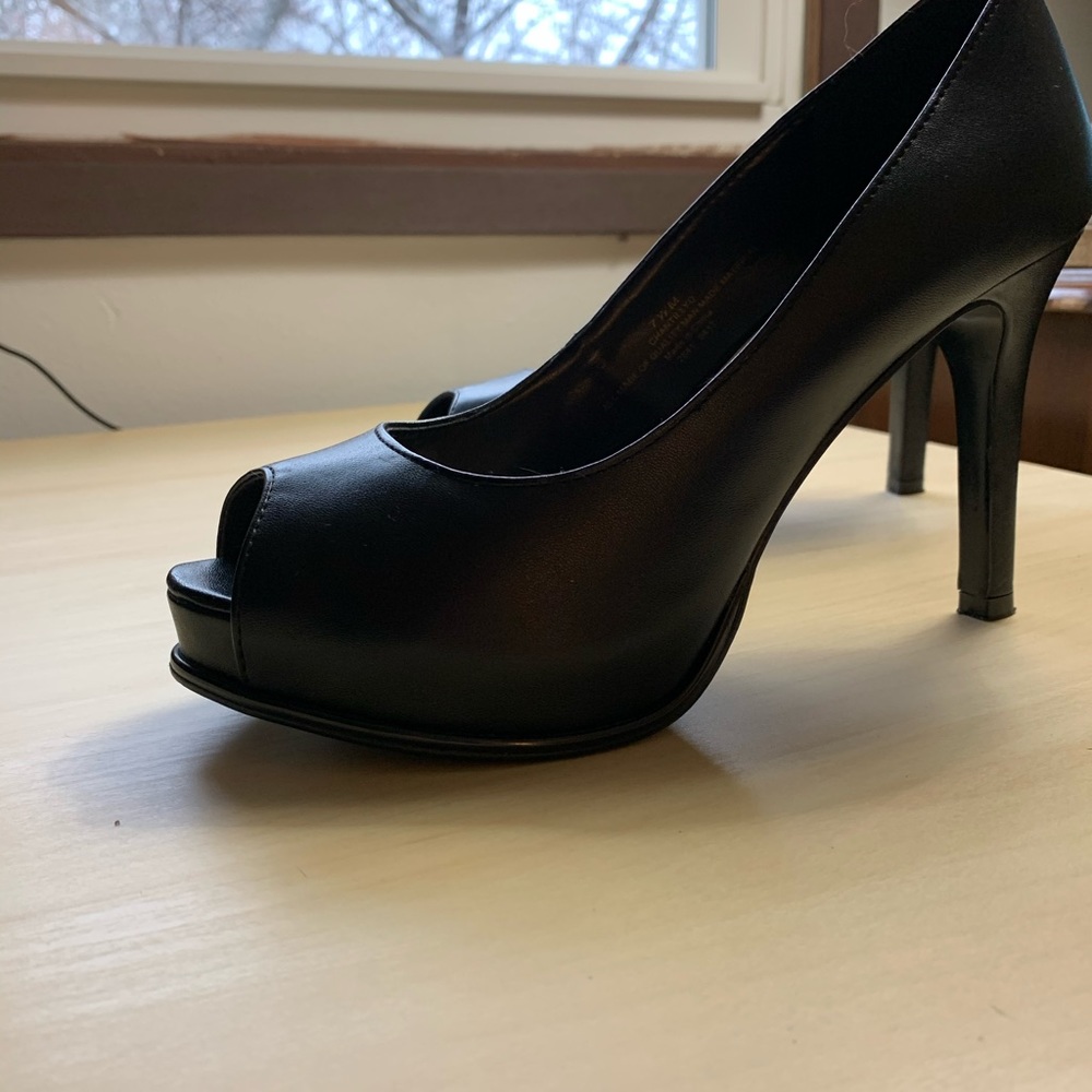 Nine West peep toe heels